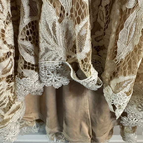 Saints + Secrets Nude Lace High Low Dress Women’s Small NWT Cocktail Bridal - Picture 6 of 15